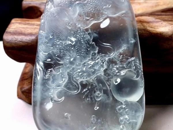 什么是翡翠老坑玻璃种 老坑冰种翡翠和老坑玻璃种翡翠有什么区别
